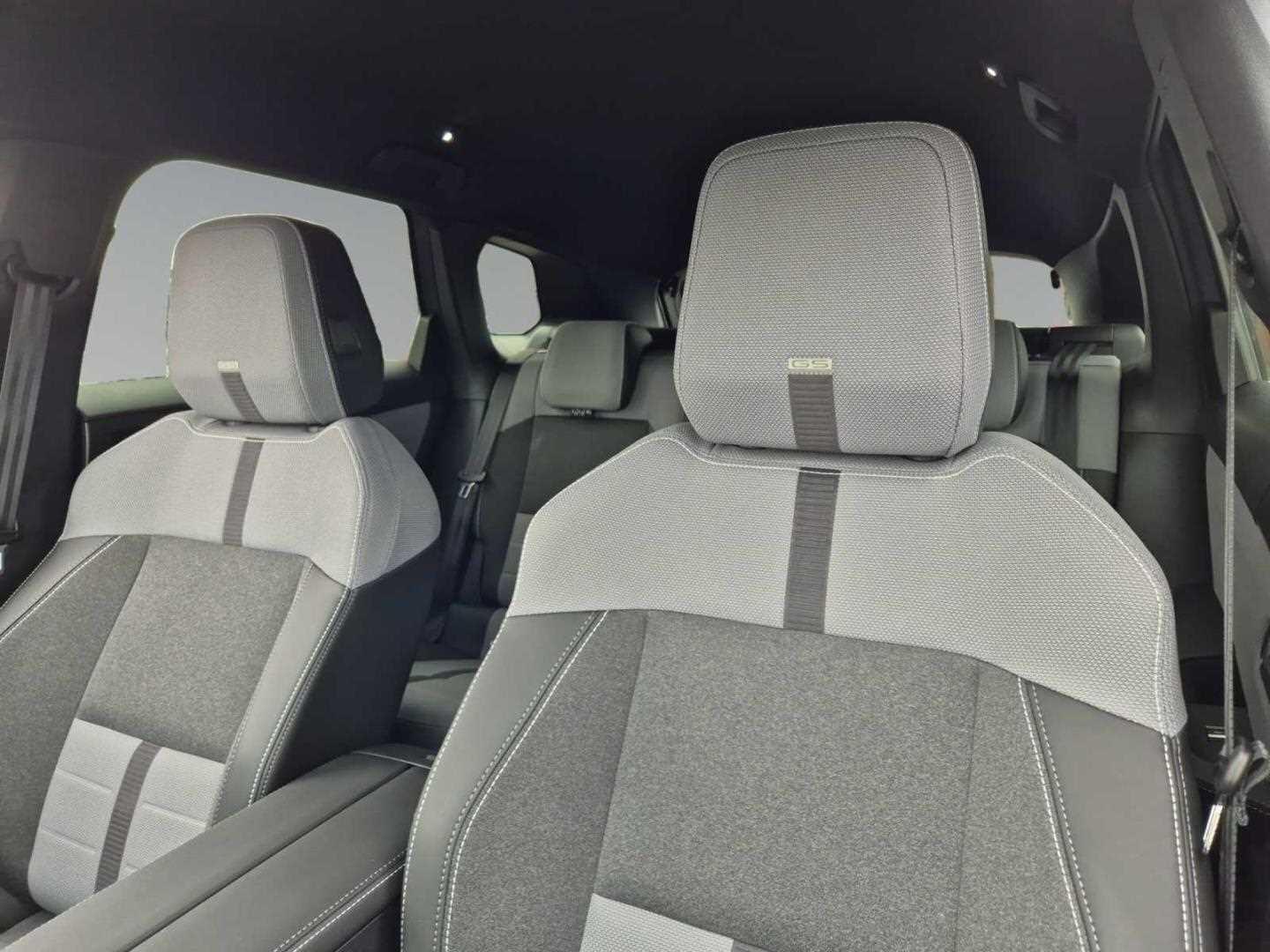 vauxhall grandland ultimate 1.2 (136ps) hybrid e-dct6 gearbox: automatic bodystyle: suv fuel type: petrol engine size: 1199 cc mileage: 4,199 miles...